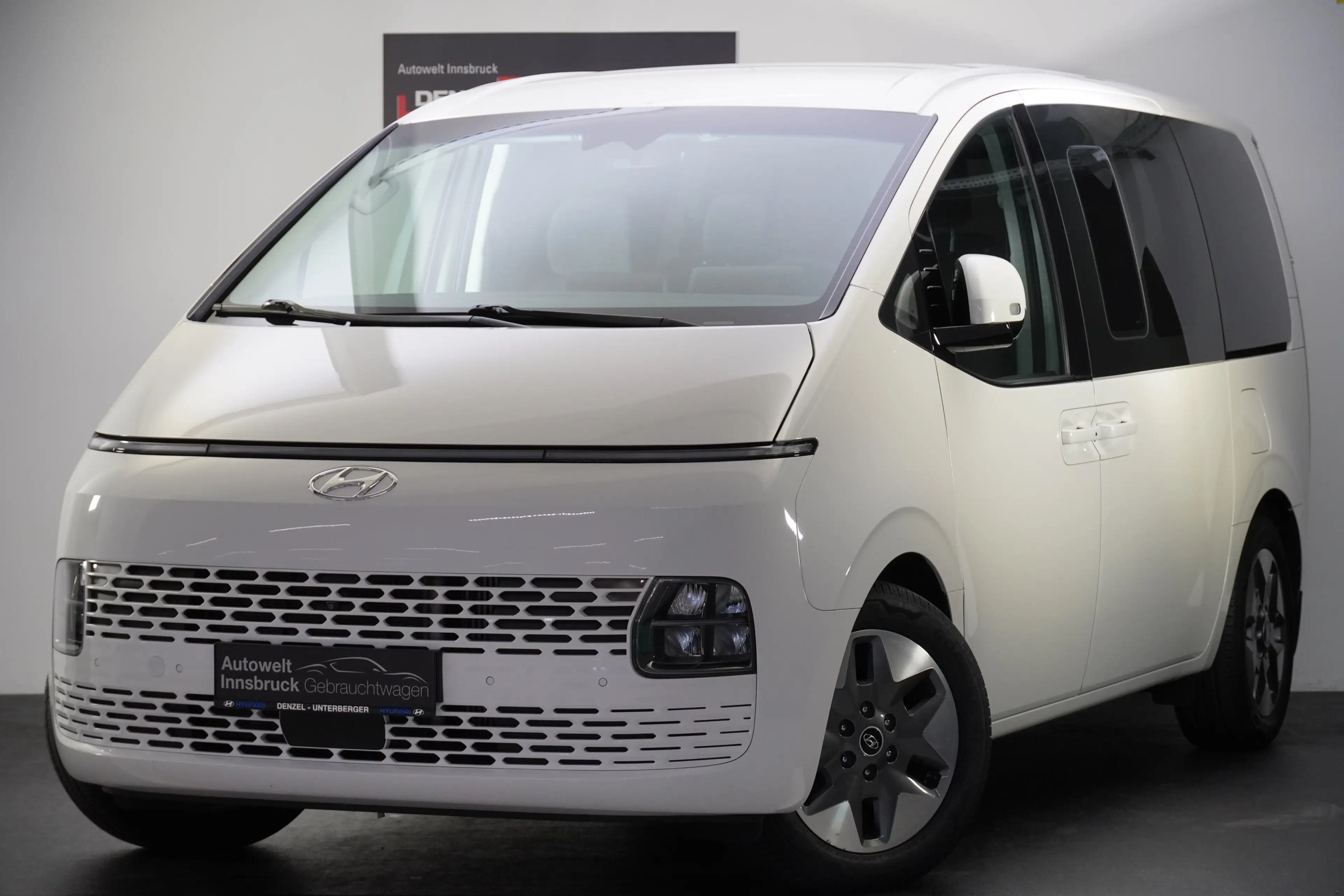 Hyundai STARIA Bus 2,2 CRDi Trend Line 4WD DCT Aut. — photo 2