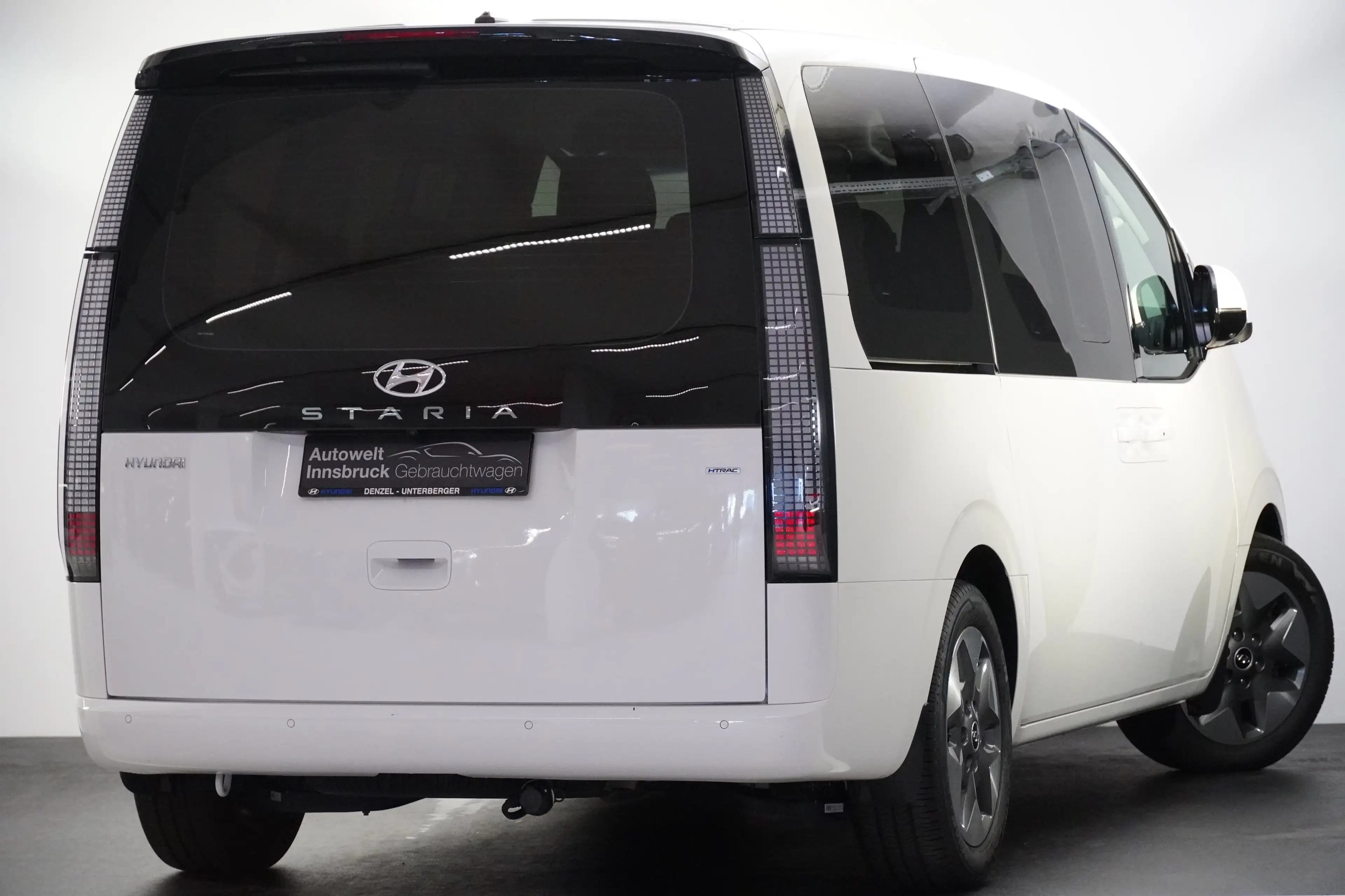 Hyundai STARIA Bus 2,2 CRDi Trend Line 4WD DCT Aut. — photo 4