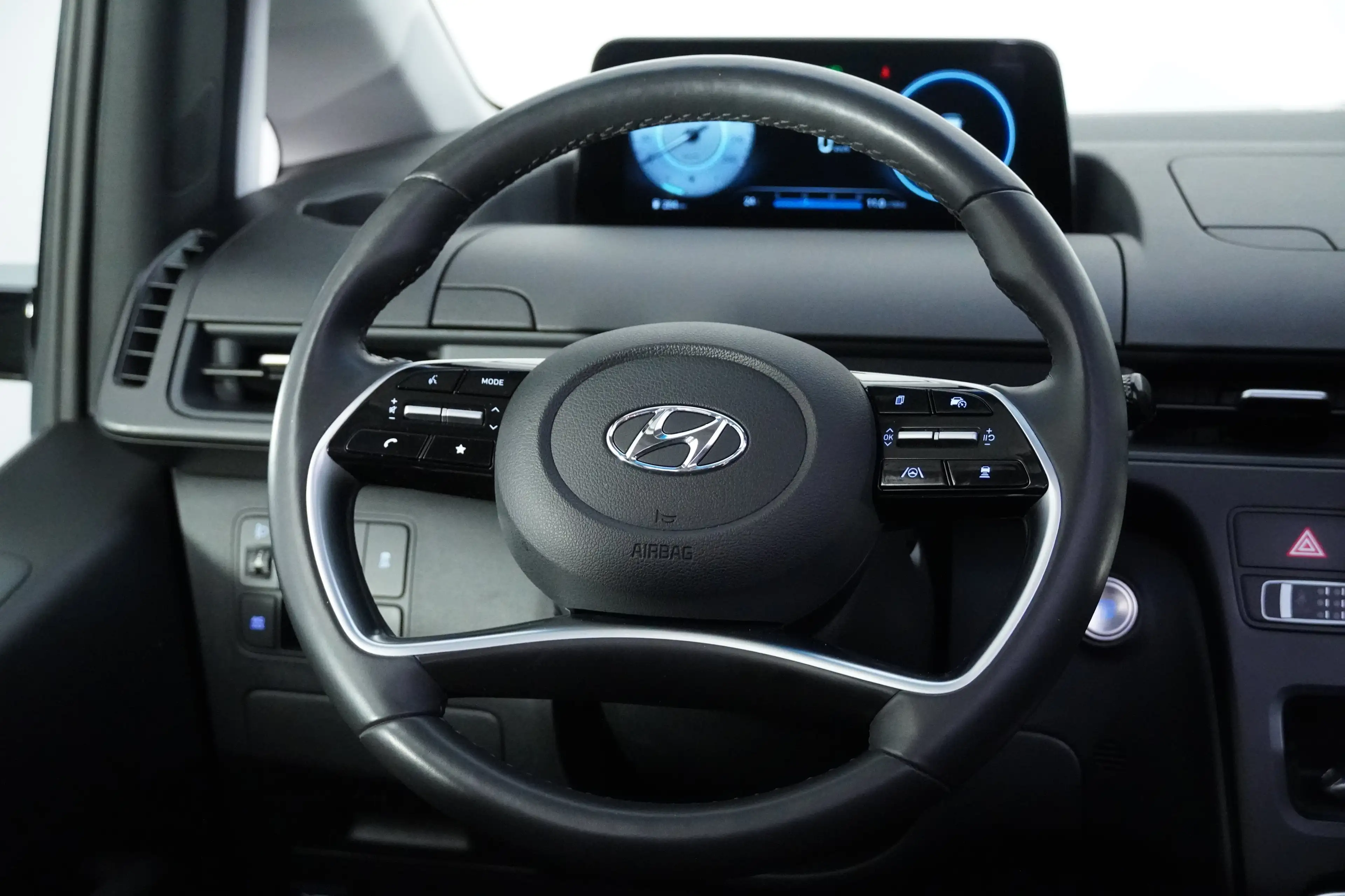Hyundai STARIA Bus 2,2 CRDi Trend Line 4WD DCT Aut. — photo 7