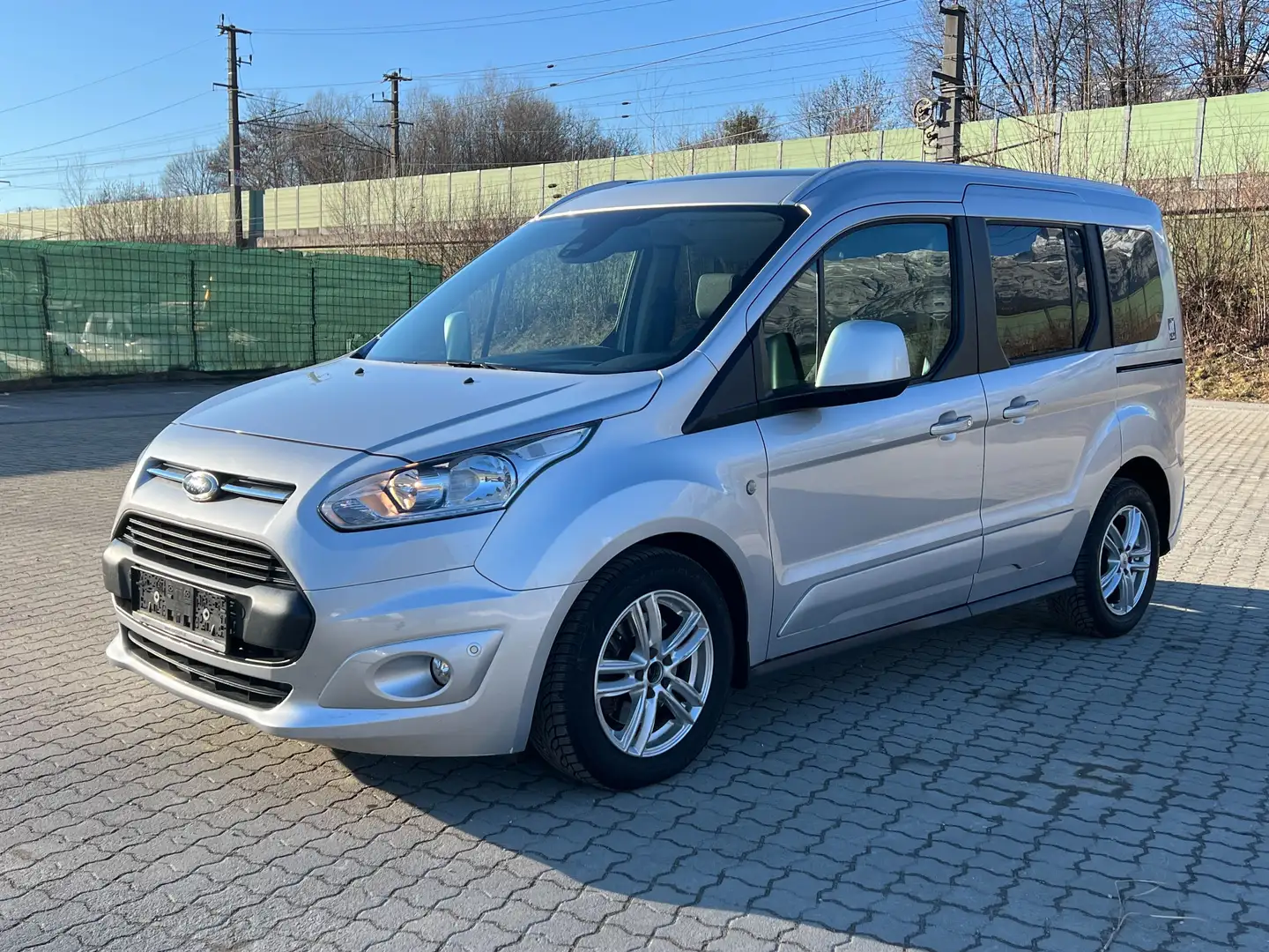 Ford Tourneo Connect Titanium 1.5TD Panorama Parksensoren Euro6* Silber - 1