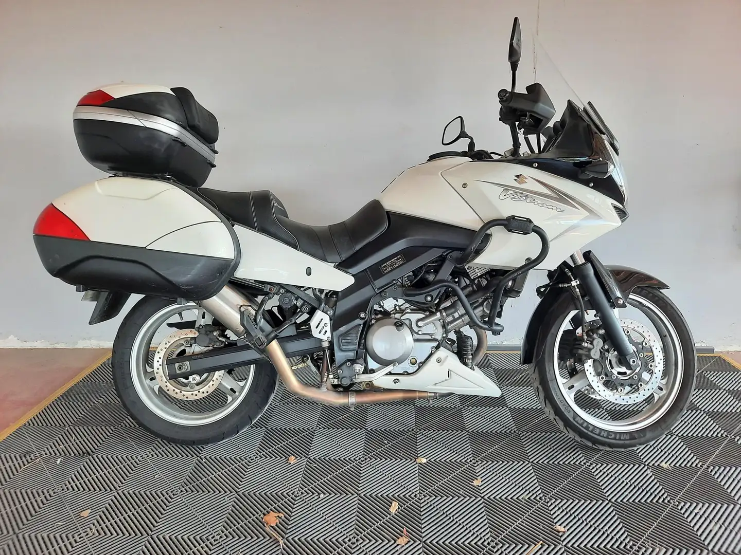 Suzuki V-Strom 650 Alb - 1
