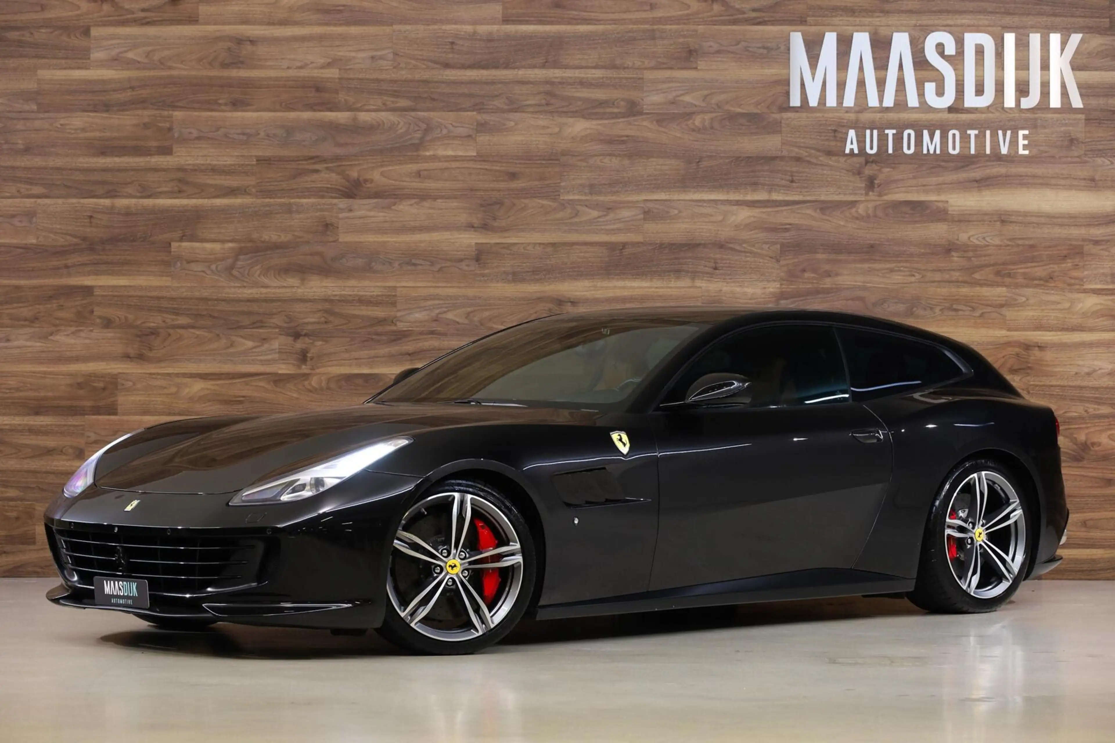 Ferrari GTC4 Lusso V12 HELE|Novitec|Pass Display|Pano|JBL|