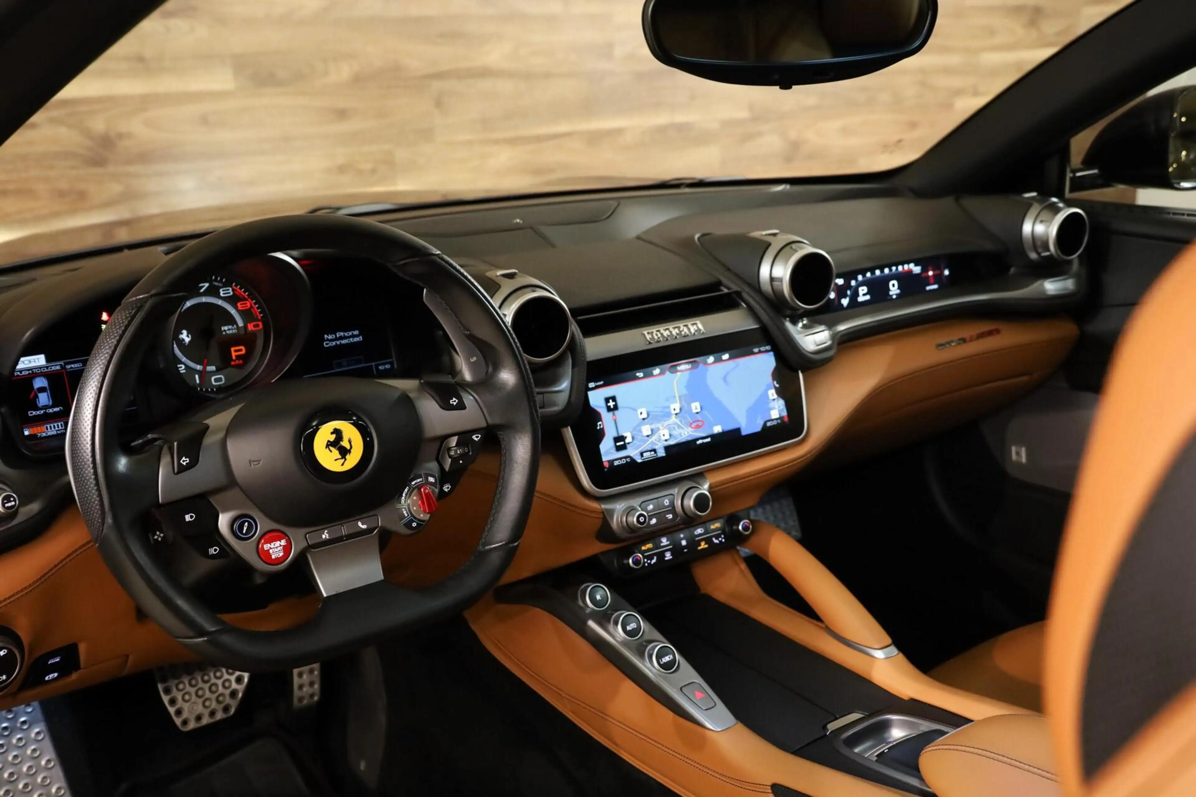 Ferrari GTC4 Lusso V12 HELE|Novitec|Pass Display|Pano|JBL| — photo 3