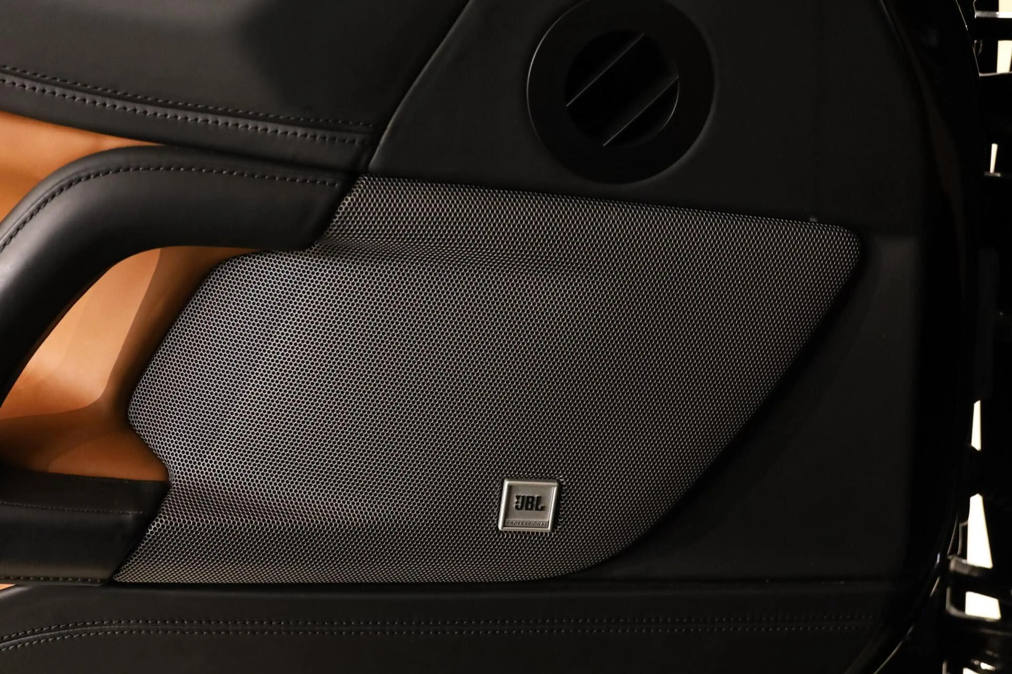Ferrari GTC4 Lusso V12 HELE|Novitec|Pass Display|Pano|JBL| — photo 18