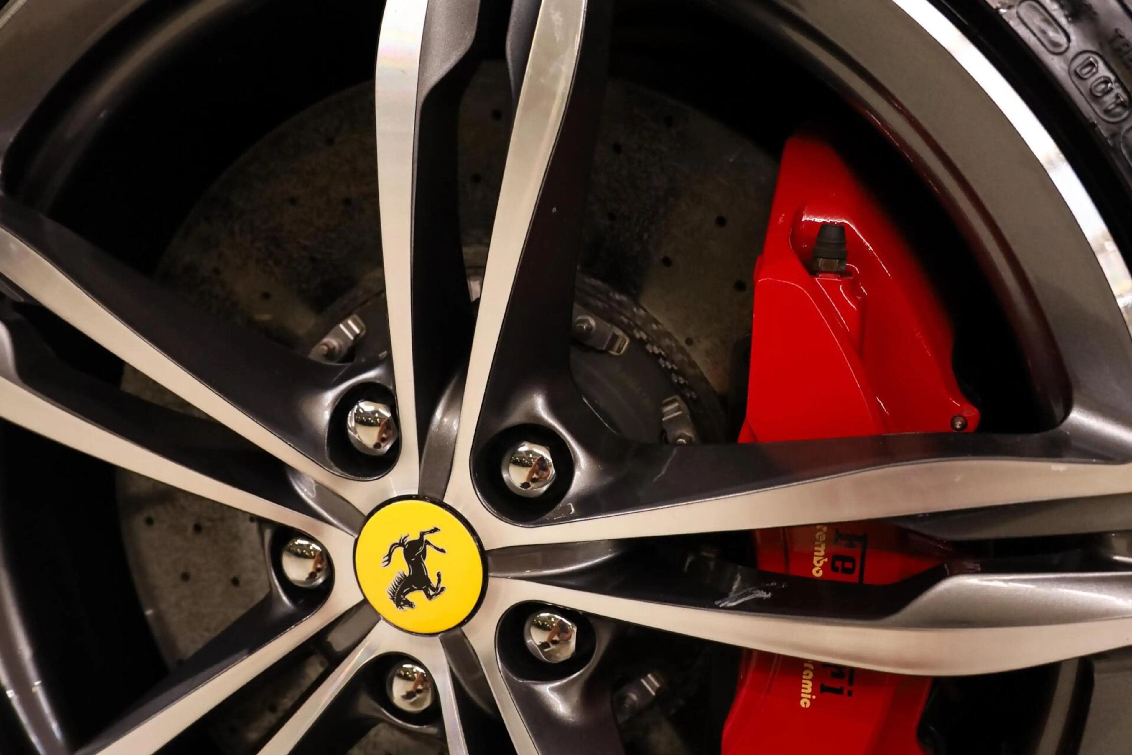 Ferrari GTC4 Lusso V12 HELE|Novitec|Pass Display|Pano|JBL| — photo 15