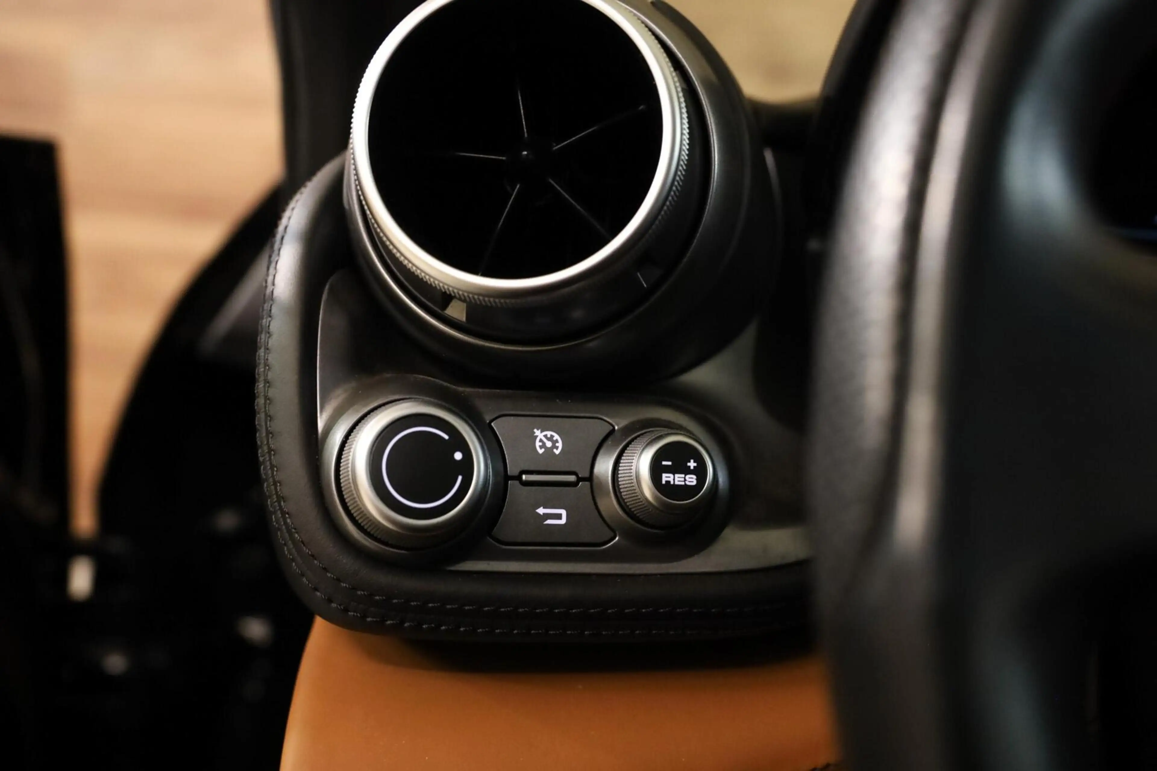 Ferrari GTC4 Lusso V12 HELE|Novitec|Pass Display|Pano|JBL| — photo 22