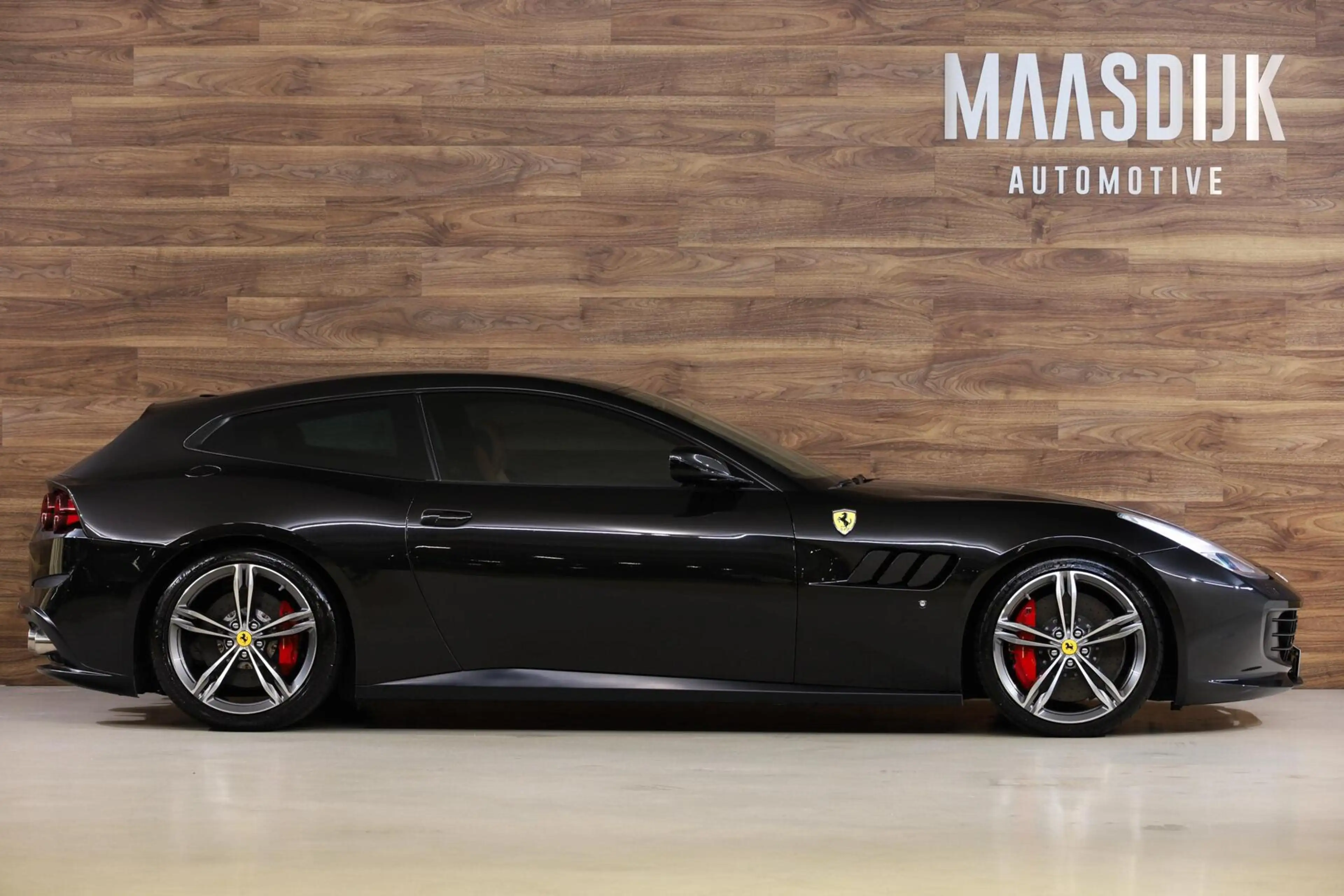 Ferrari GTC4 Lusso V12 HELE|Novitec|Pass Display|Pano|JBL| — photo 6