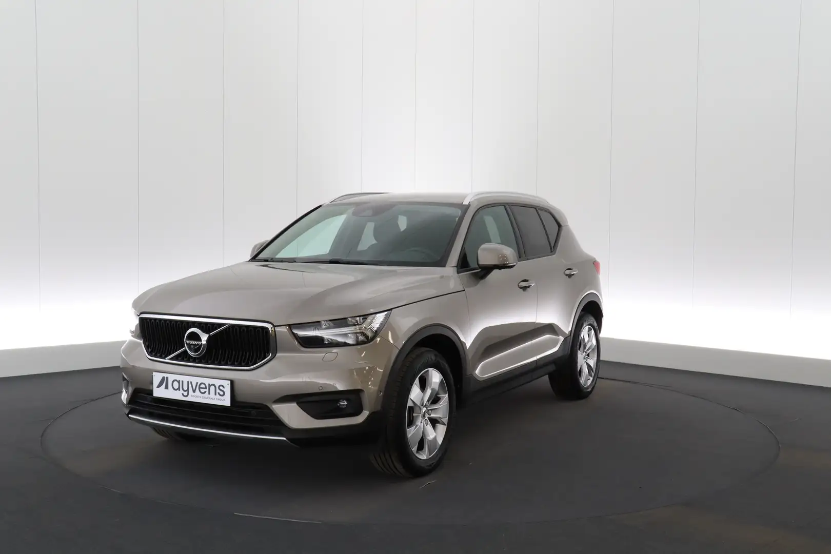 Volvo XC40 1.5 T2 Geartr. Momentum Pro LEDER/CUIR LED GPS PDC Gold - 1