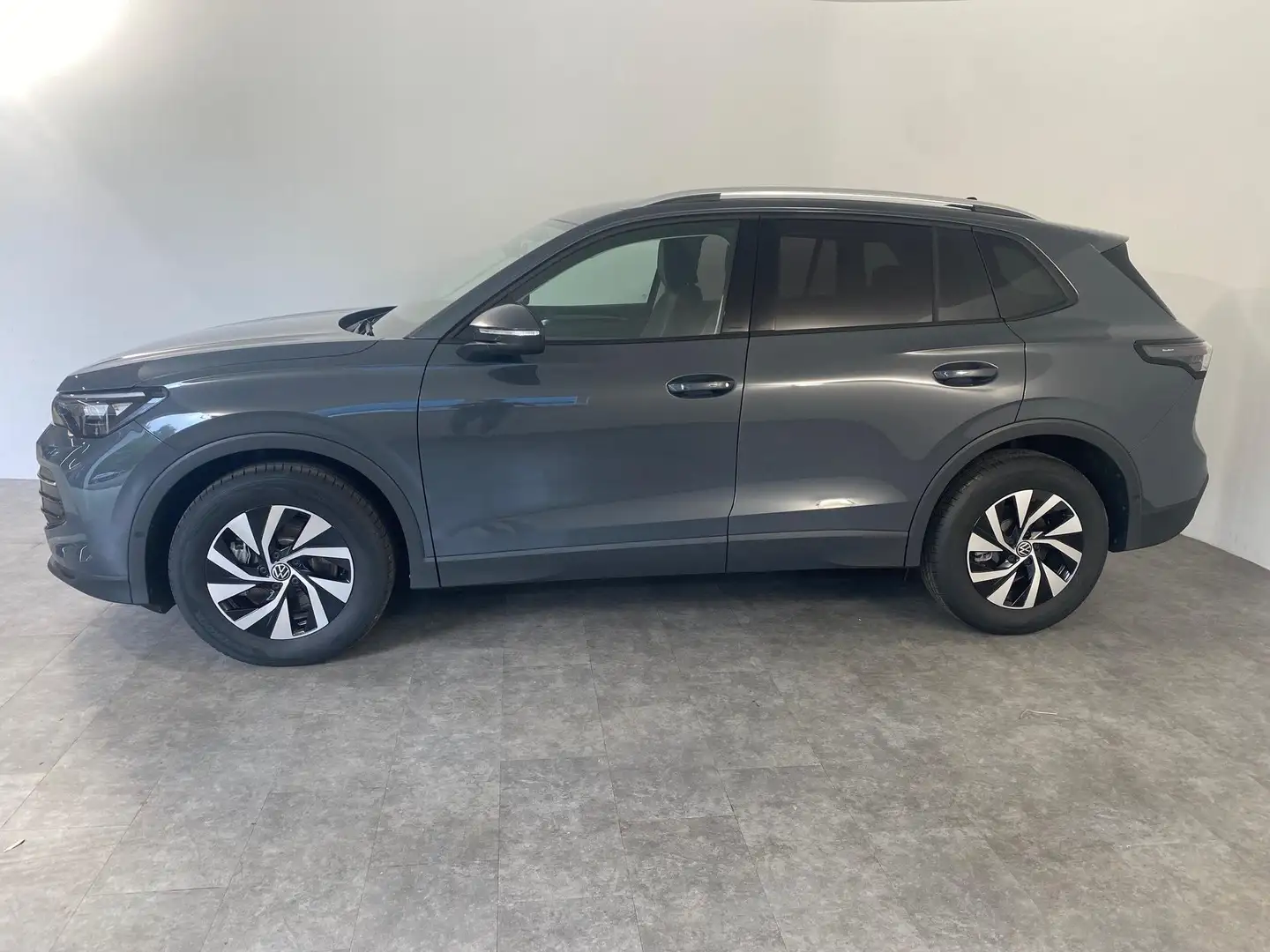 Volkswagen Tiguan 2.0 TDI Friends LED*ACC*SITZHEIZUNG*RFK 110 kW ... Grau - 2