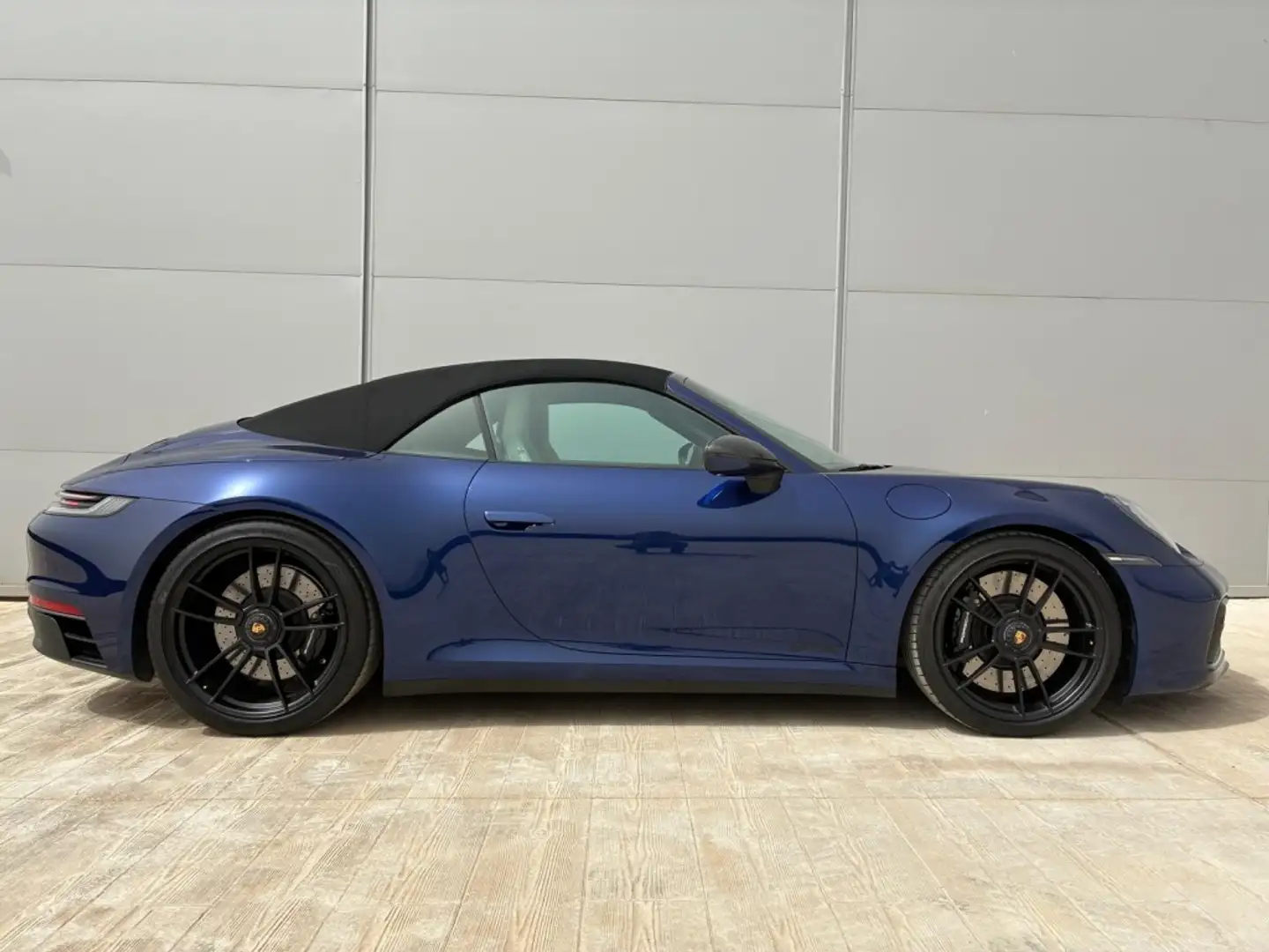 Porsche 992 Carrera 4 GTS Cabriolet PDK Azul - 2
