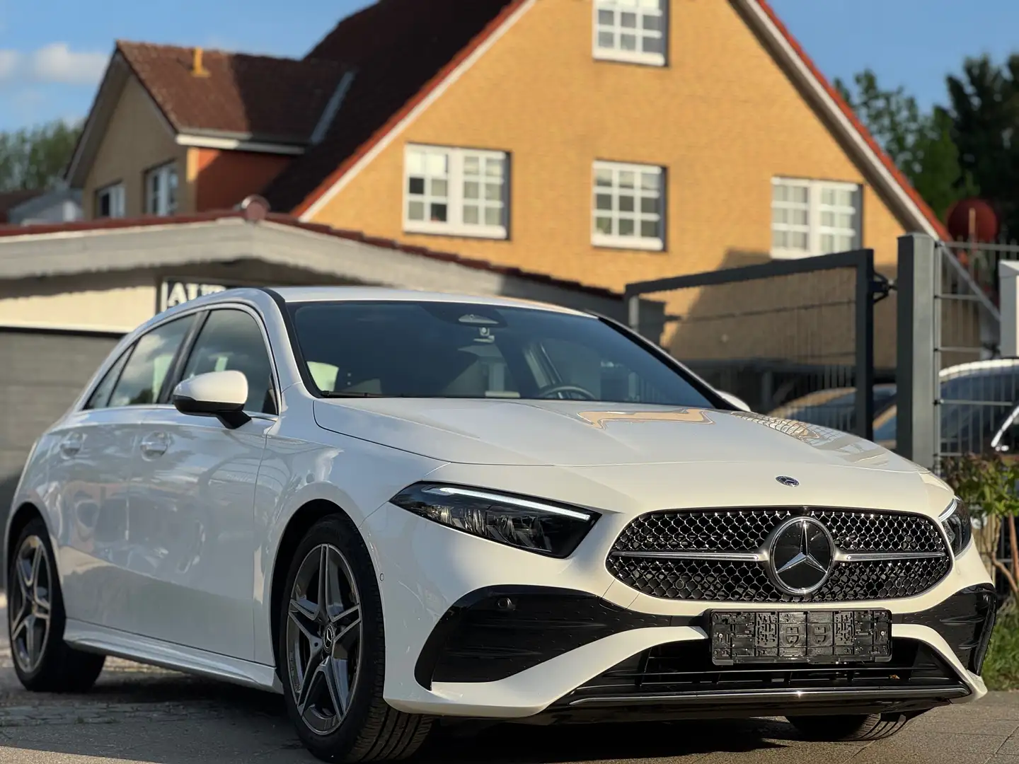 Mercedes-Benz A 200 A 200 AMG/LED/Kamera/Garantie Weiß - 1