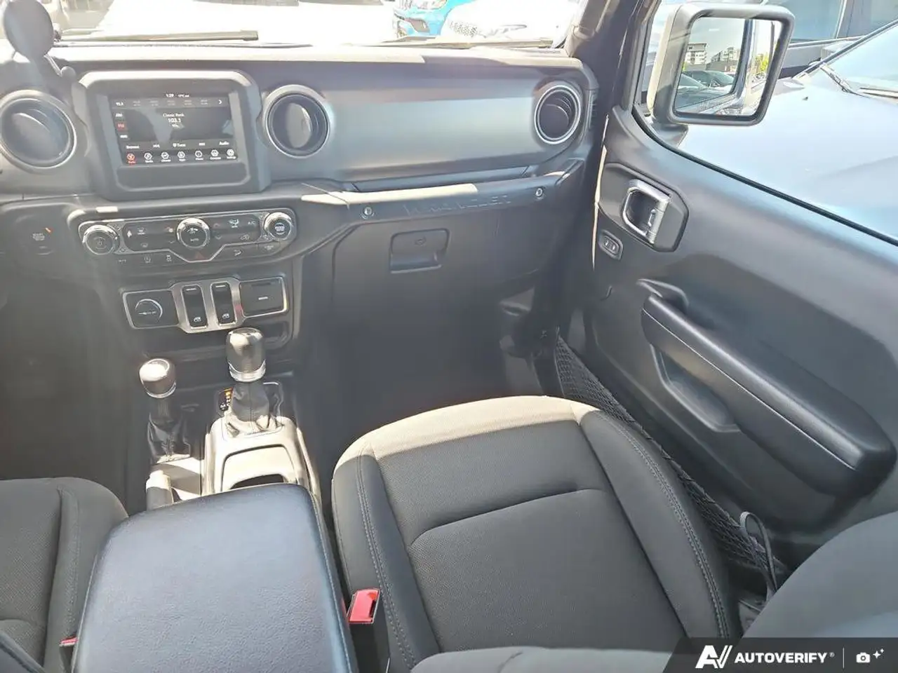 Jeep Wrangler снимка Jeep Wrangler