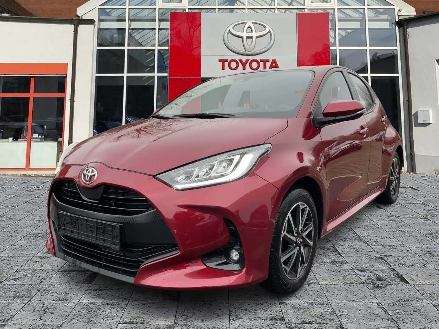 Toyota Yaris 1.5 Team Deutschland DAB SpurH KAM LED Rood - 2