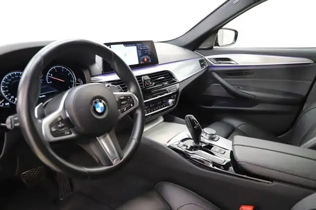 BMW 5 Series view 9