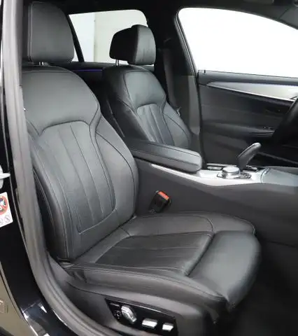 BMW 5 Series view 14