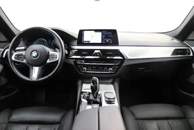 BMW 5 Series view 11