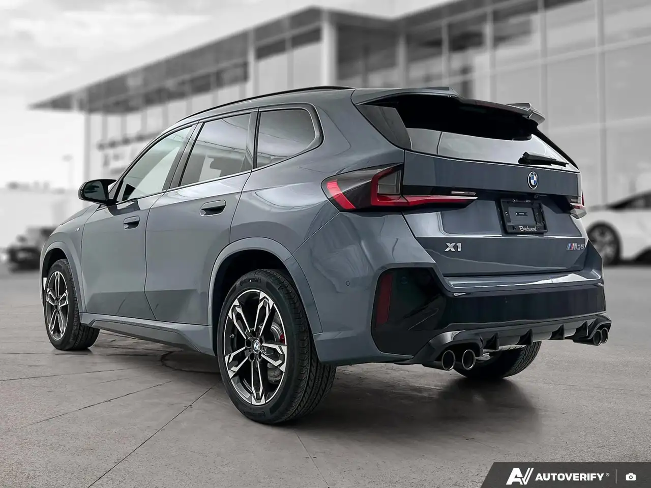 BMW X1 снимка BMW X1