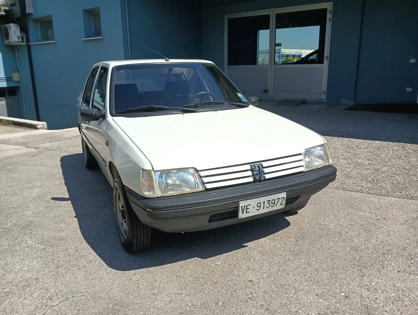 Peugeot 205 COLOR LINE 1.1 CATALIZED White - 2