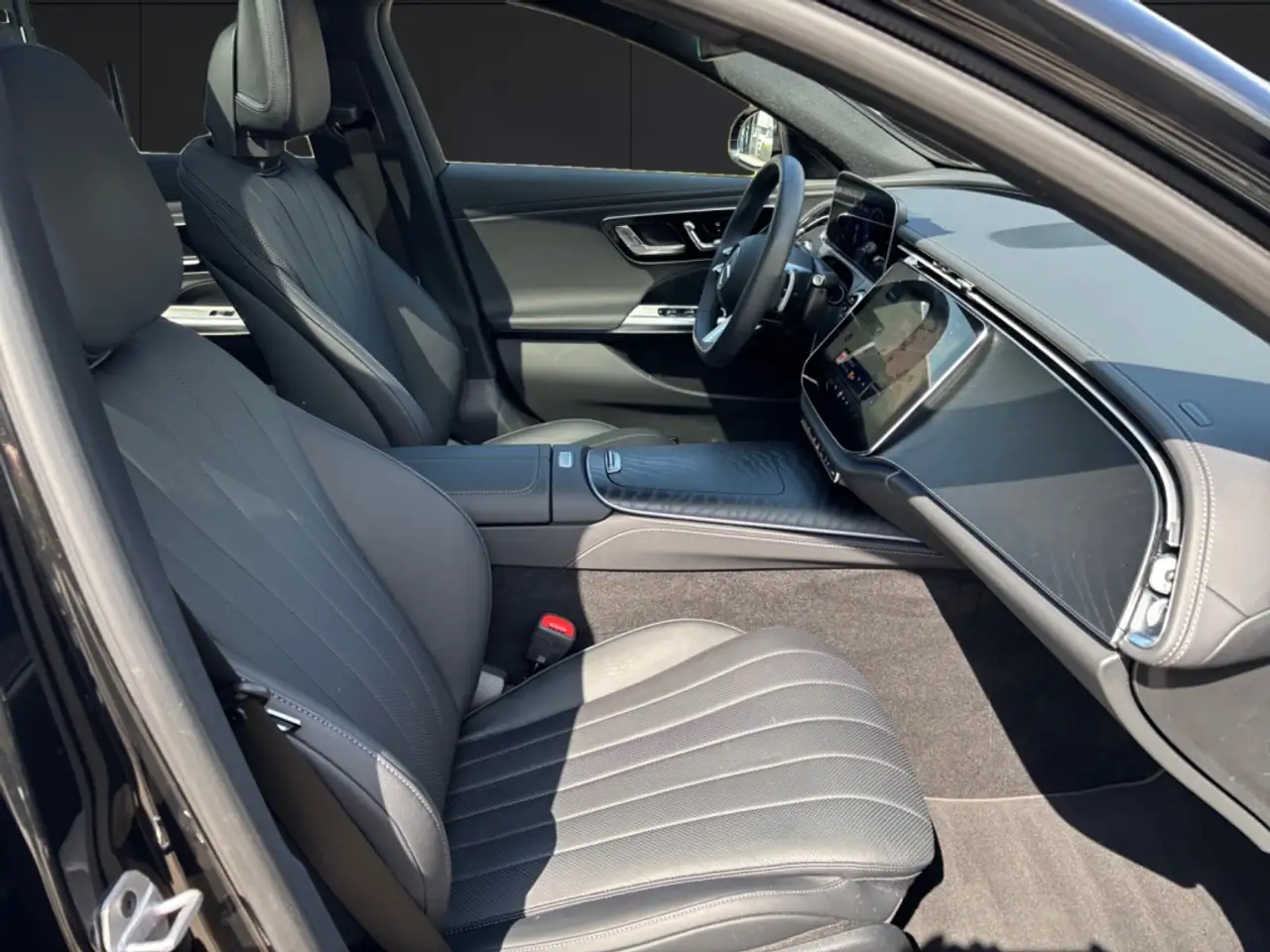 Mercedes-Benz E-Class d 4MATIC T-Modell AMG*AHV*Fahrassitenz, миниатюра 6