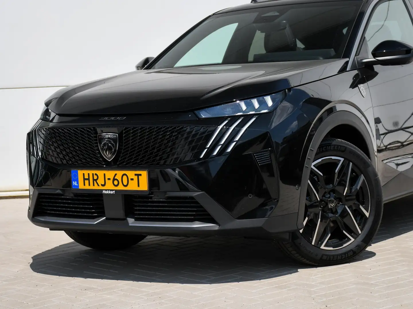 Peugeot 3008 GT 1.2 Hybrid 145pk Automaat SCHUIF-DAK | DODE HOE Zwart - 2