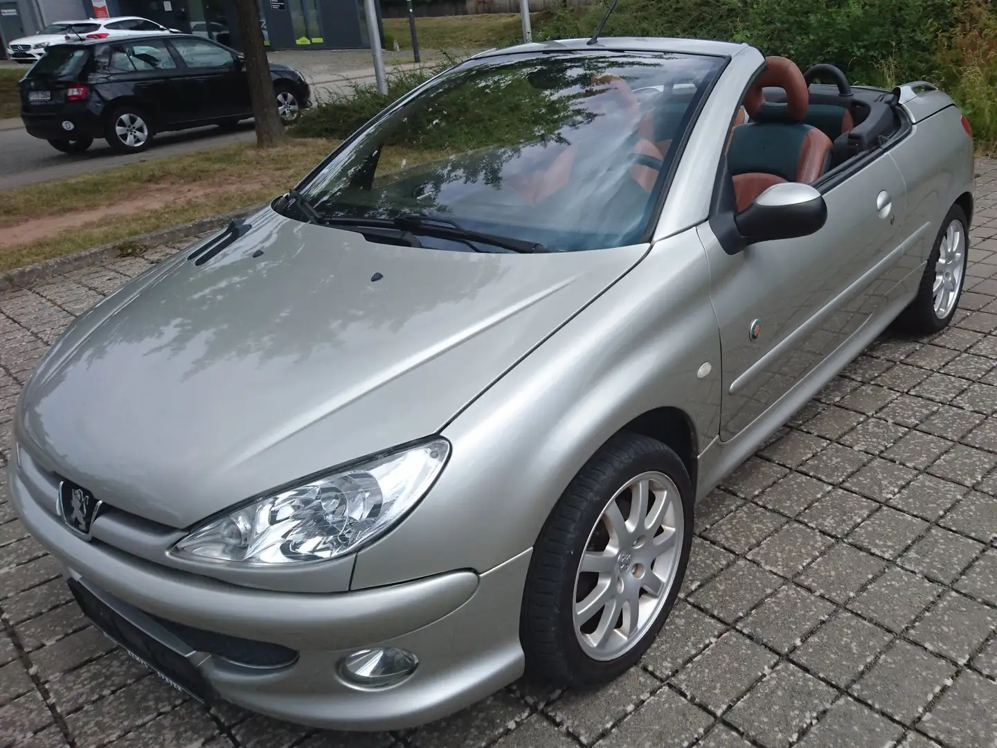 Peugeot 206 Cabriolet Roland Garros mit Automatikgetriebe Grau - 2