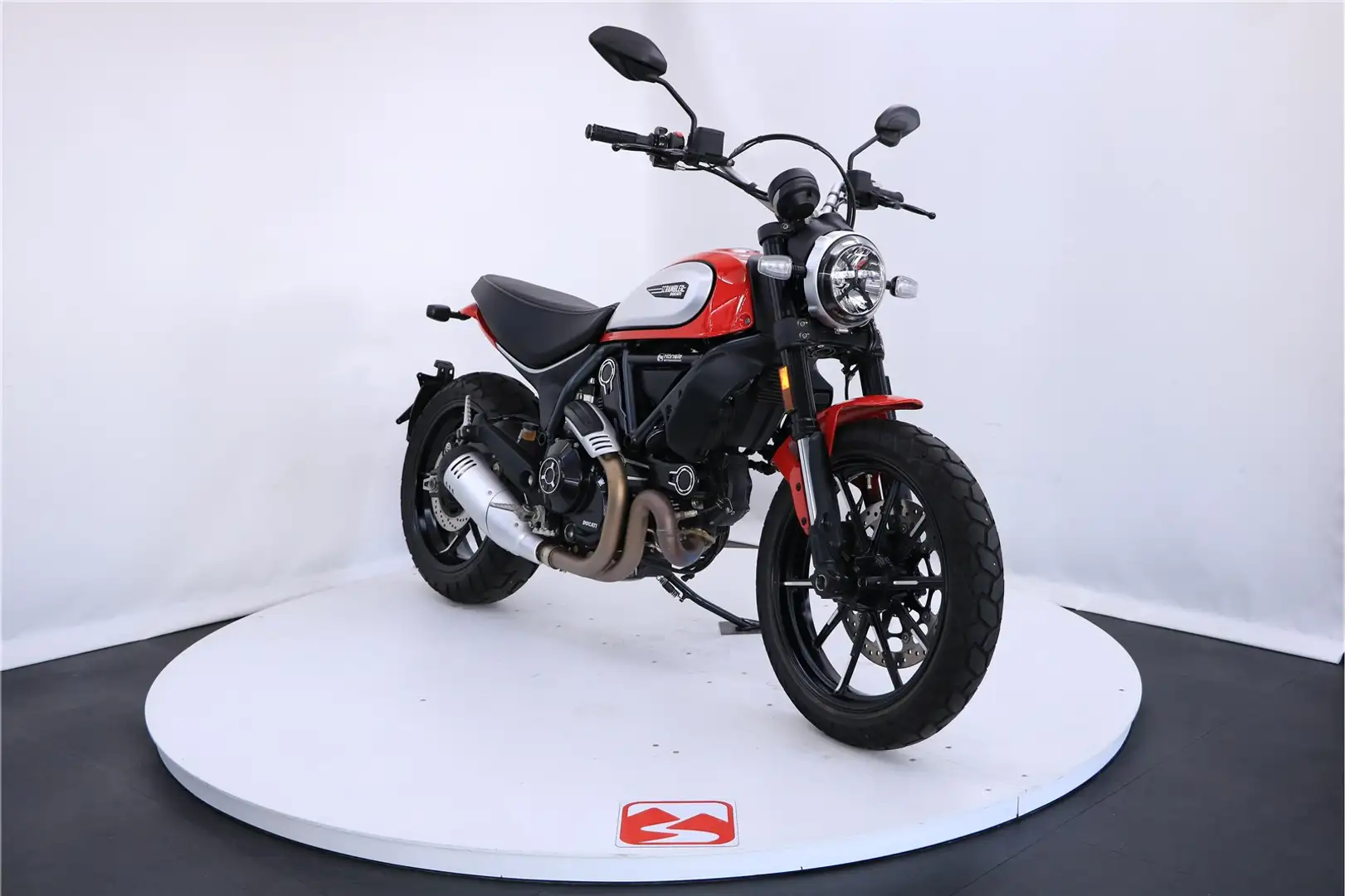 Ducati Scrambler - 1