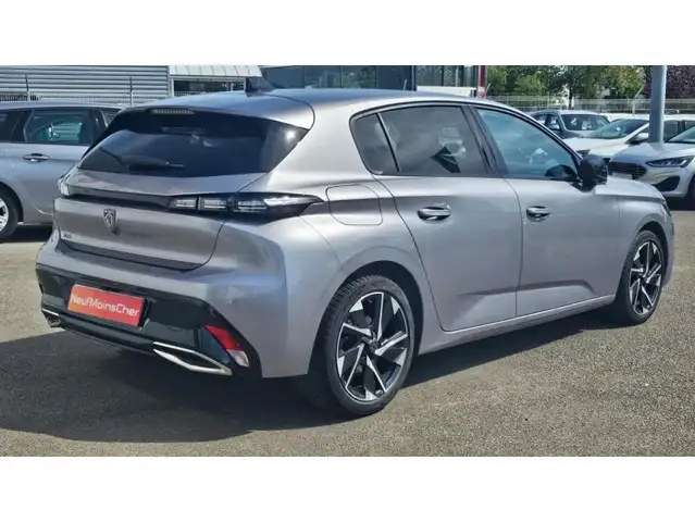 Peugeot 308 view 3