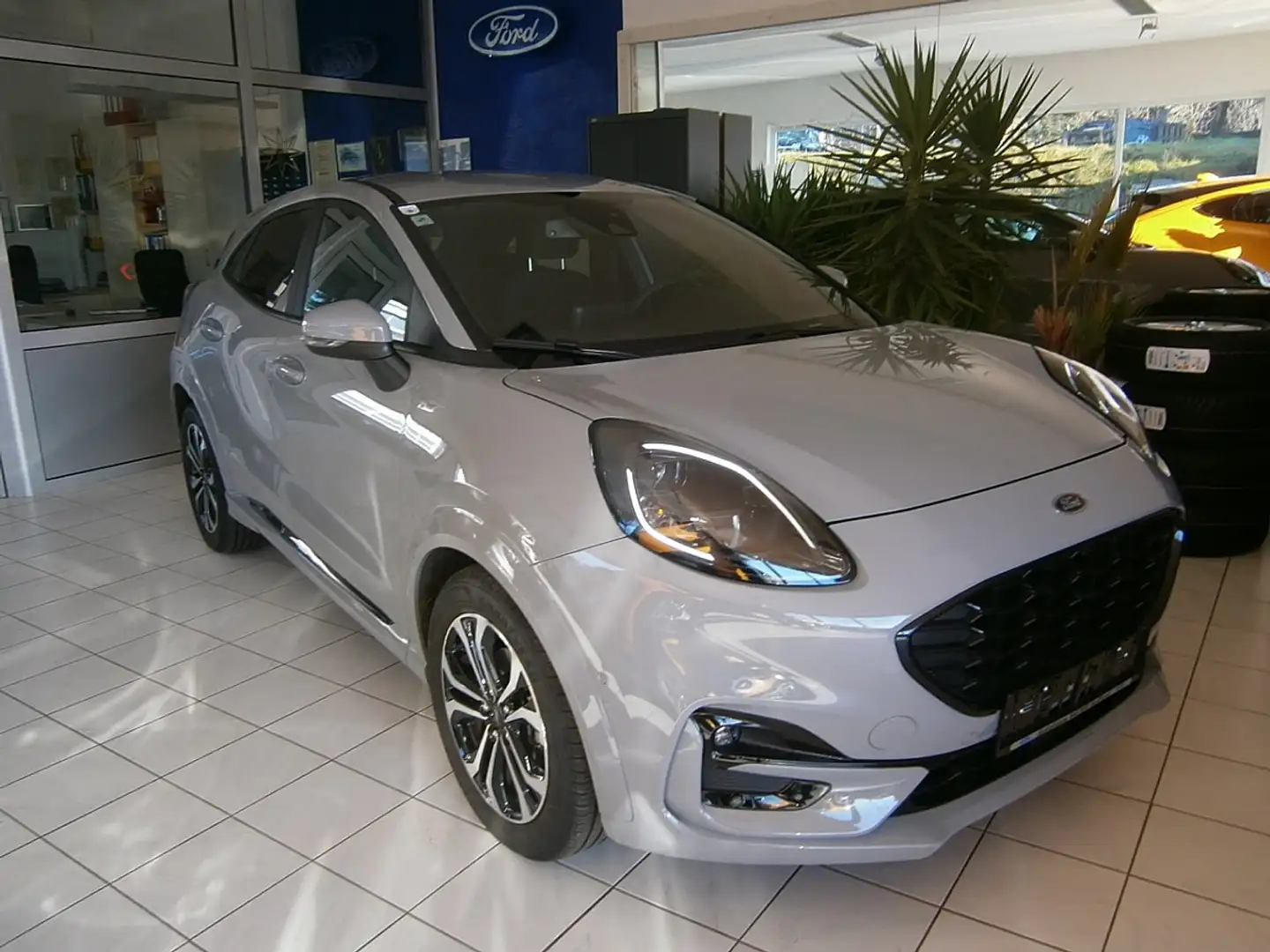 Ford Puma 1,0 EcoBoost Hybrid Titanium Grau - 1