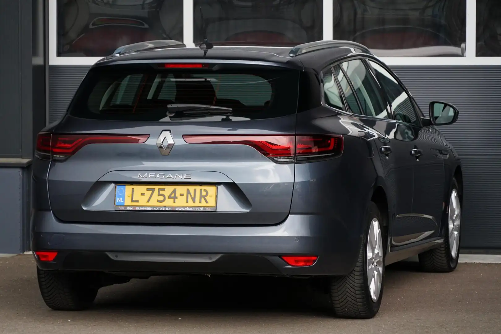 Renault Megane Estate 1.3 TCe Business Zen, NL, aut. CarPlay Grau - 2