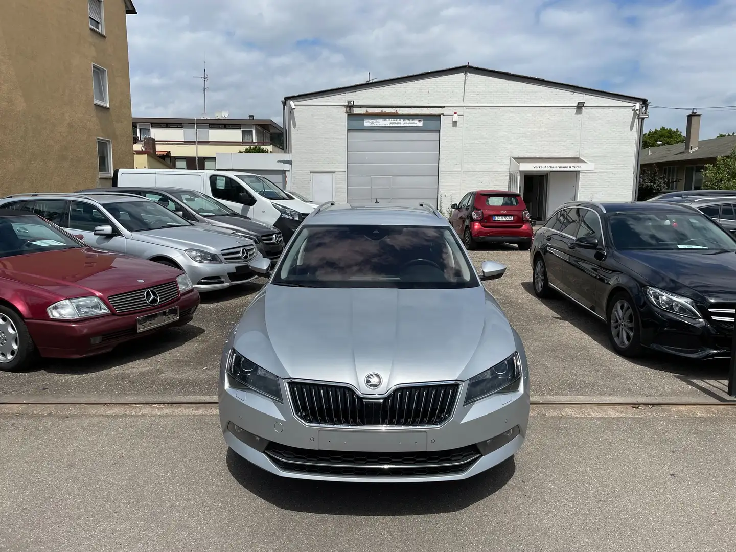 Skoda Superb Style Aut. Bi-Xenon el. Sitze Navi PTS Distronik Gümüş rengi - 2