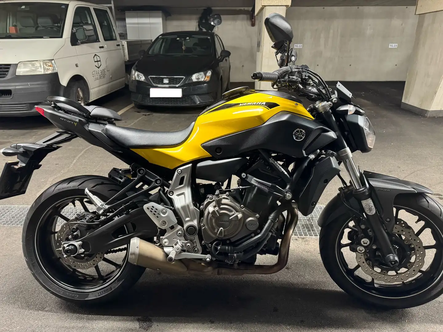 Yamaha MT-07 2015 - Top gepflegte mit vielen Extras Žlutá - 2