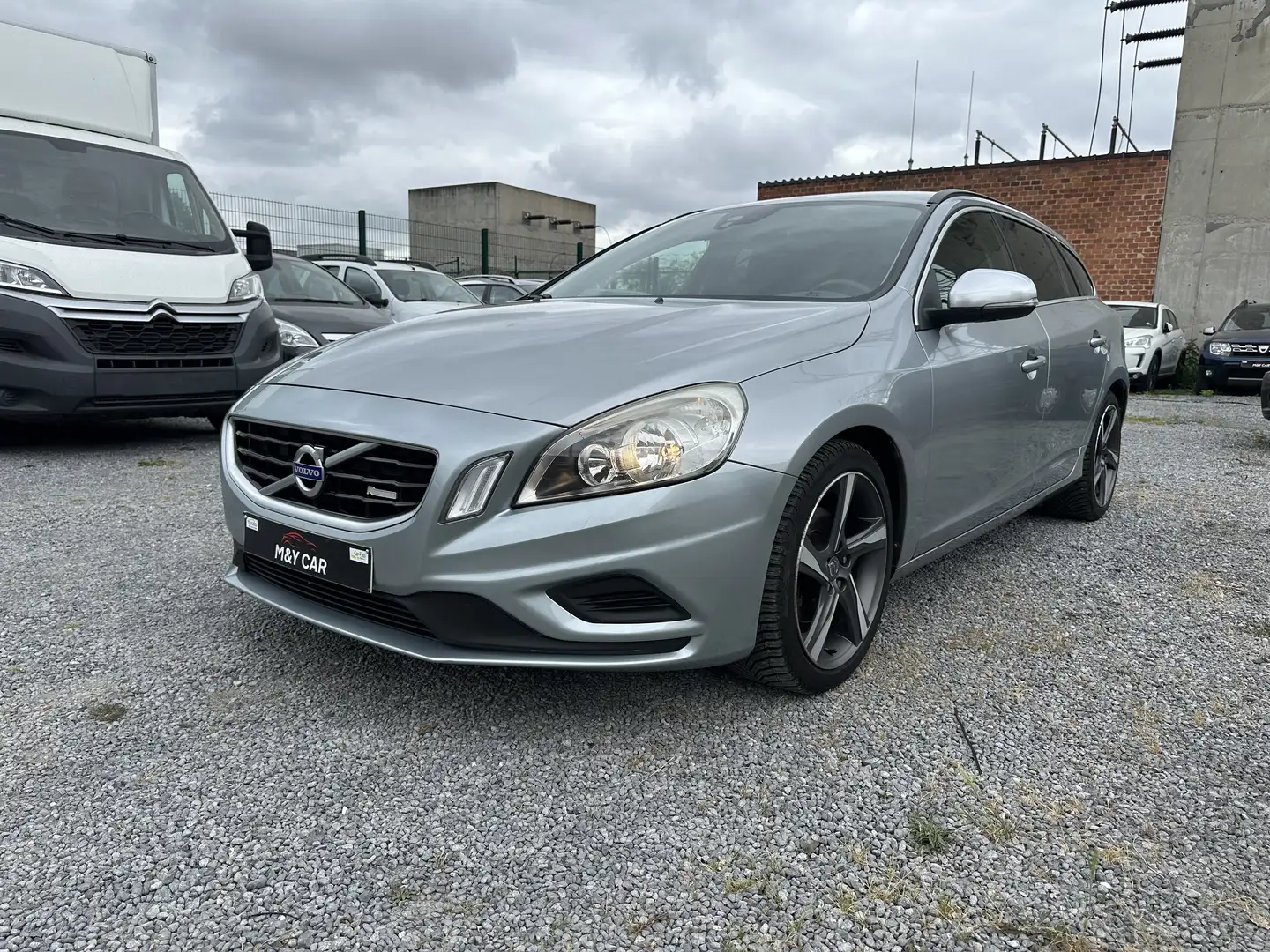 Volvo V60 1.6 D DRIVe R-Design Start/Stop Grijs - 2
