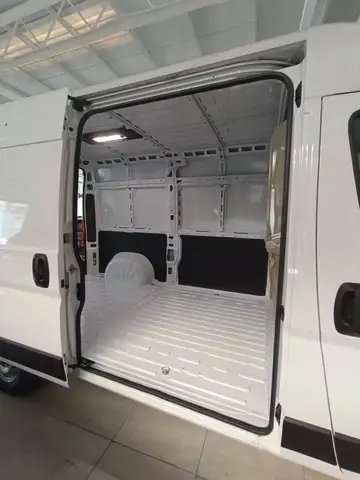 Peugeot Boxer view 13