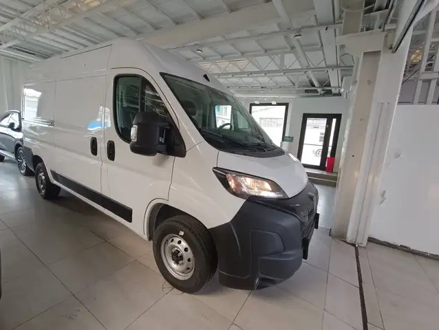 Peugeot Boxer view 2