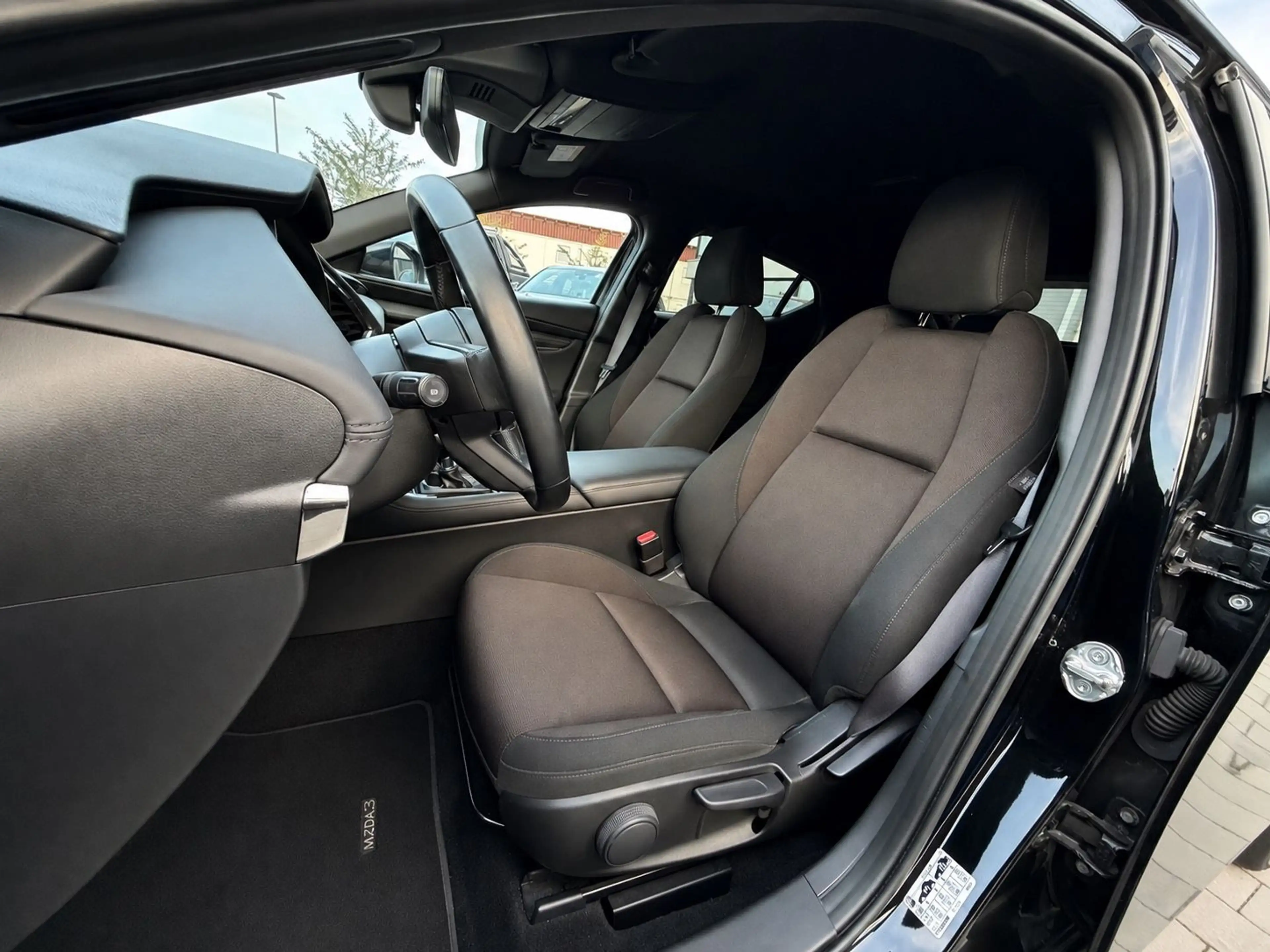 Mazda 3 2.0 SKYACTIV-X Selection HUD LED NAVI KAM ALU — photo 10