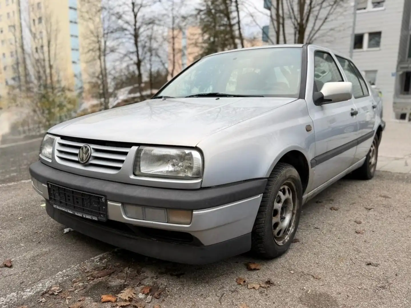 Volkswagen Vento 1.8 CLX *SCHIEBEDACH*SERVO*EURO 2* Silber - 1