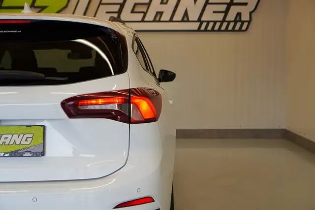 Ford Focus view 6