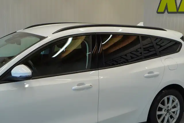 Ford Focus view 12