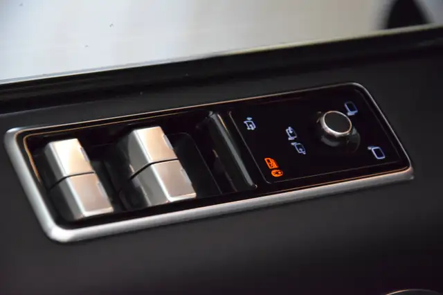 Land Rover Range Rover Sport view 10
