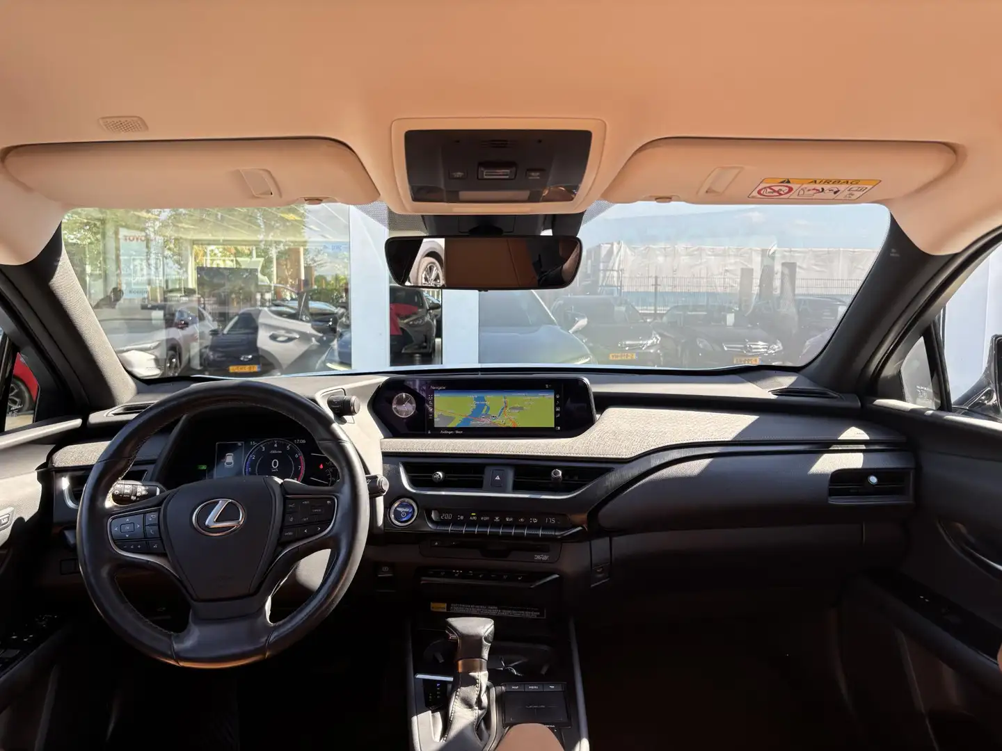 Lexus UX 250h Executive Line President Pack | Mark Levinson | St Bianco - 2