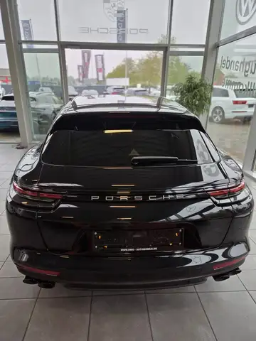 Porsche Panamera view 8
