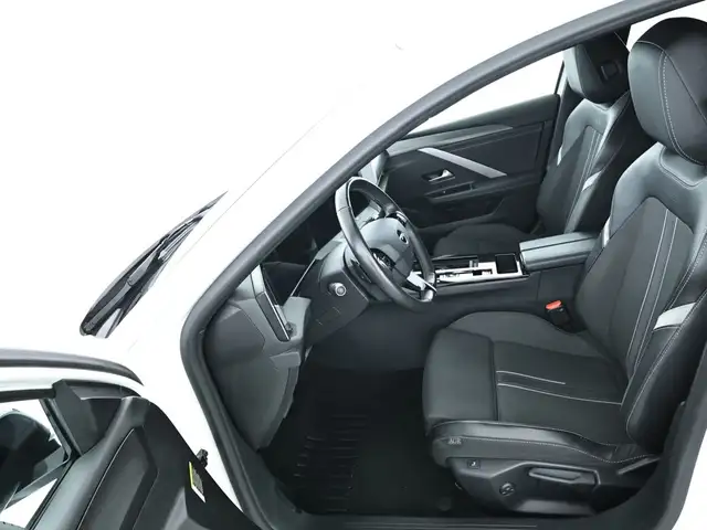 Opel Astra view 8