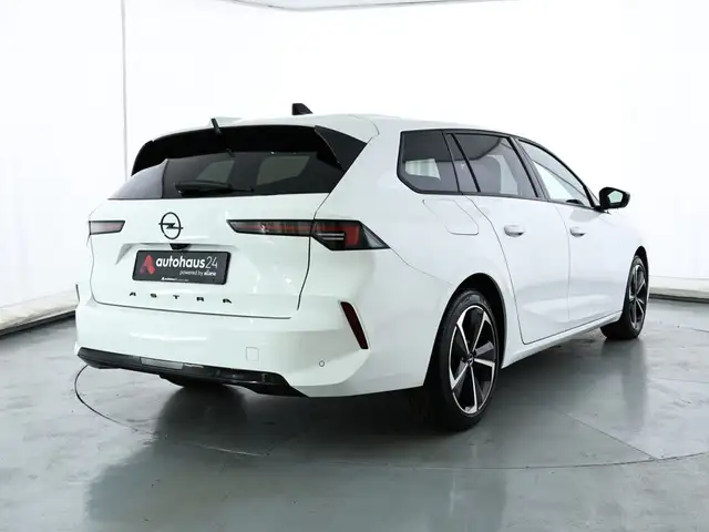 Opel Astra view 5