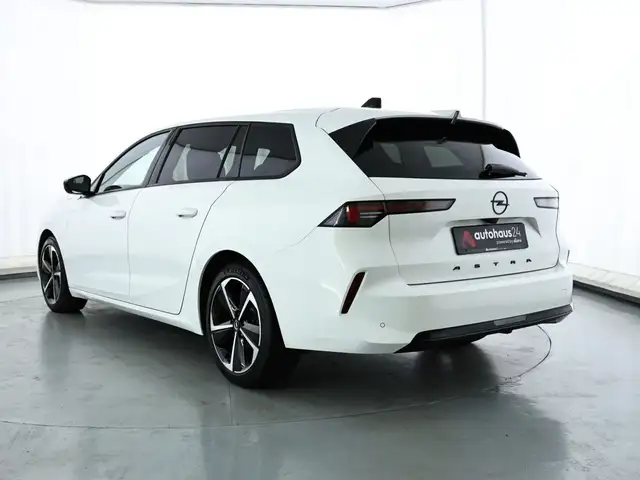 Opel Astra view 4