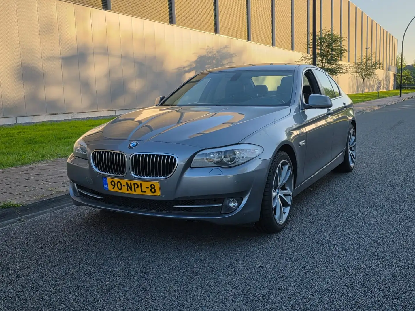 BMW 523 Executive Grijs - 1