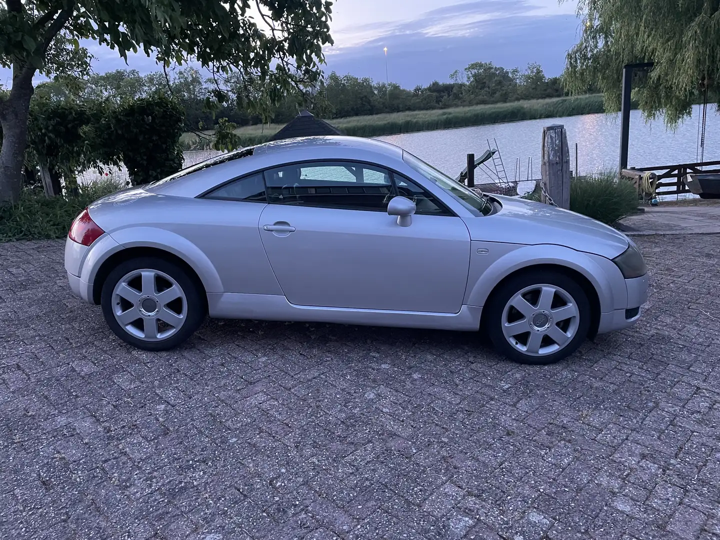 Audi TT 1.8 5V Turbo Grijs - 1