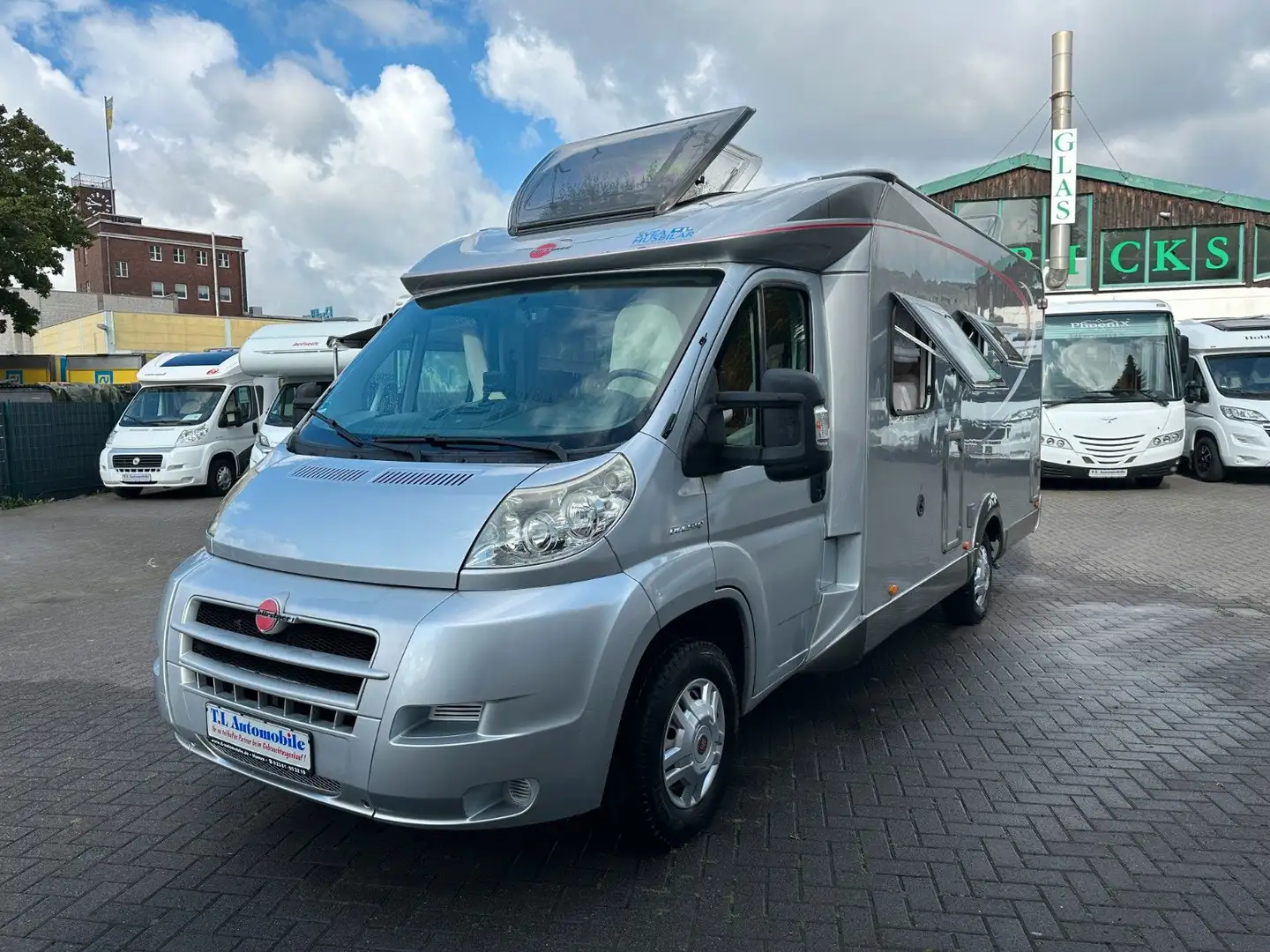 Bürstner T660 Nexxo Klima TV Solar Träger 2.Hand Silber - 1