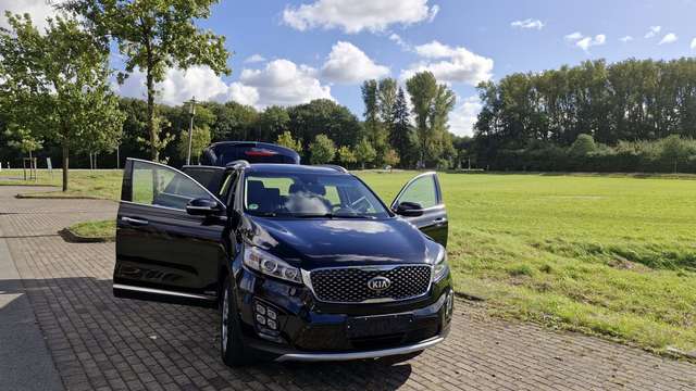 Imagine Kia Sorento Platinum Edition 4WD