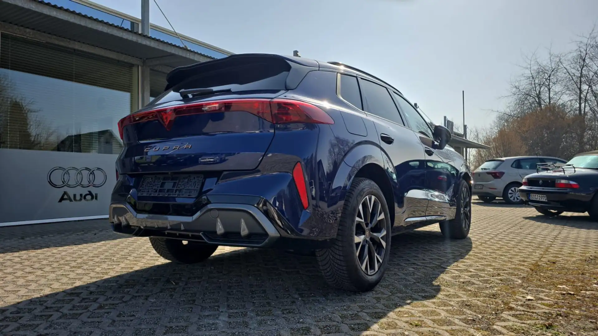 CUPRA Terramar 1.5 eTSI DSG HUD NAV AHK ACC Lane Side Blau - 2