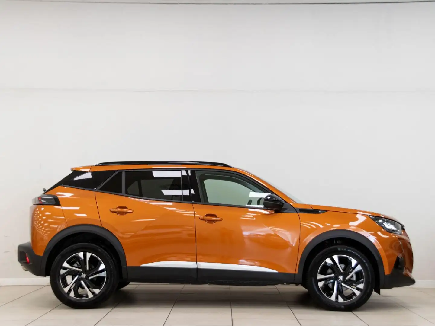 Peugeot 2008 Allure Pack BlueHDI 81kW (110CV) Naranja - 2